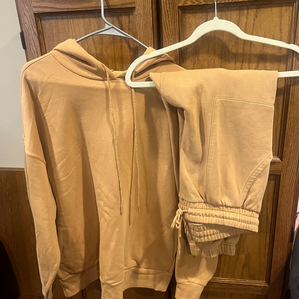 Universal Thread, women’s sweatshirt and sweatpants, orange, Barely worn
